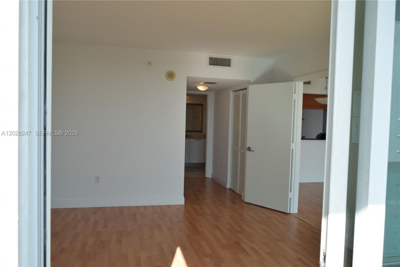 1800 N Bayshore Dr, Unit 2310, Miami, FL 33132 Photo