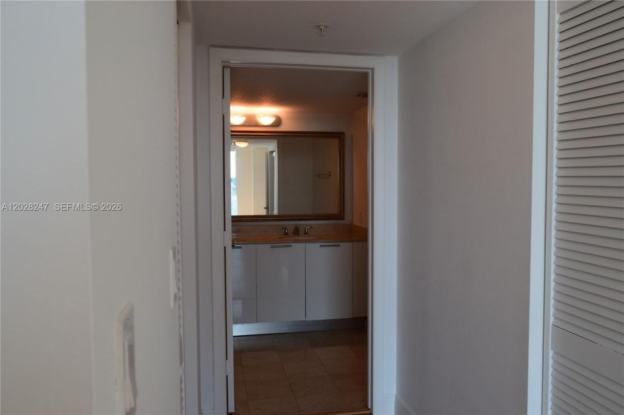 1800 N Bayshore Dr, Unit 2310, Miami, FL 33132 Photo