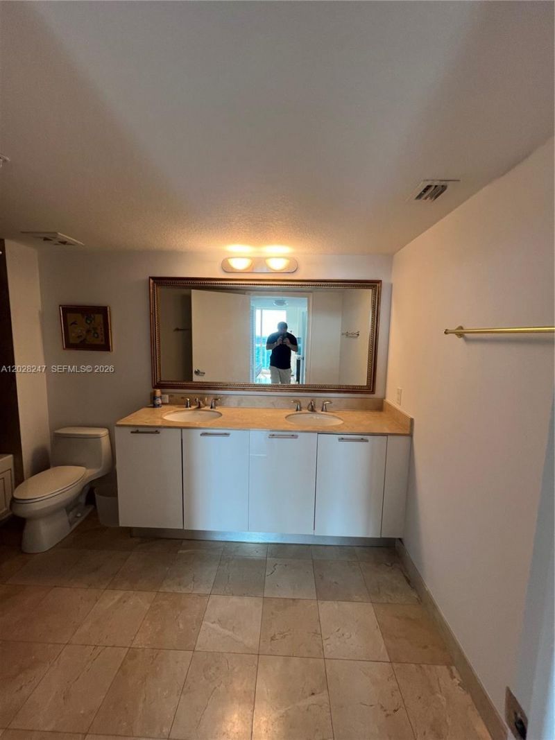 1800 N Bayshore Dr , Unit 2310, Miami, FL 33132 Photo