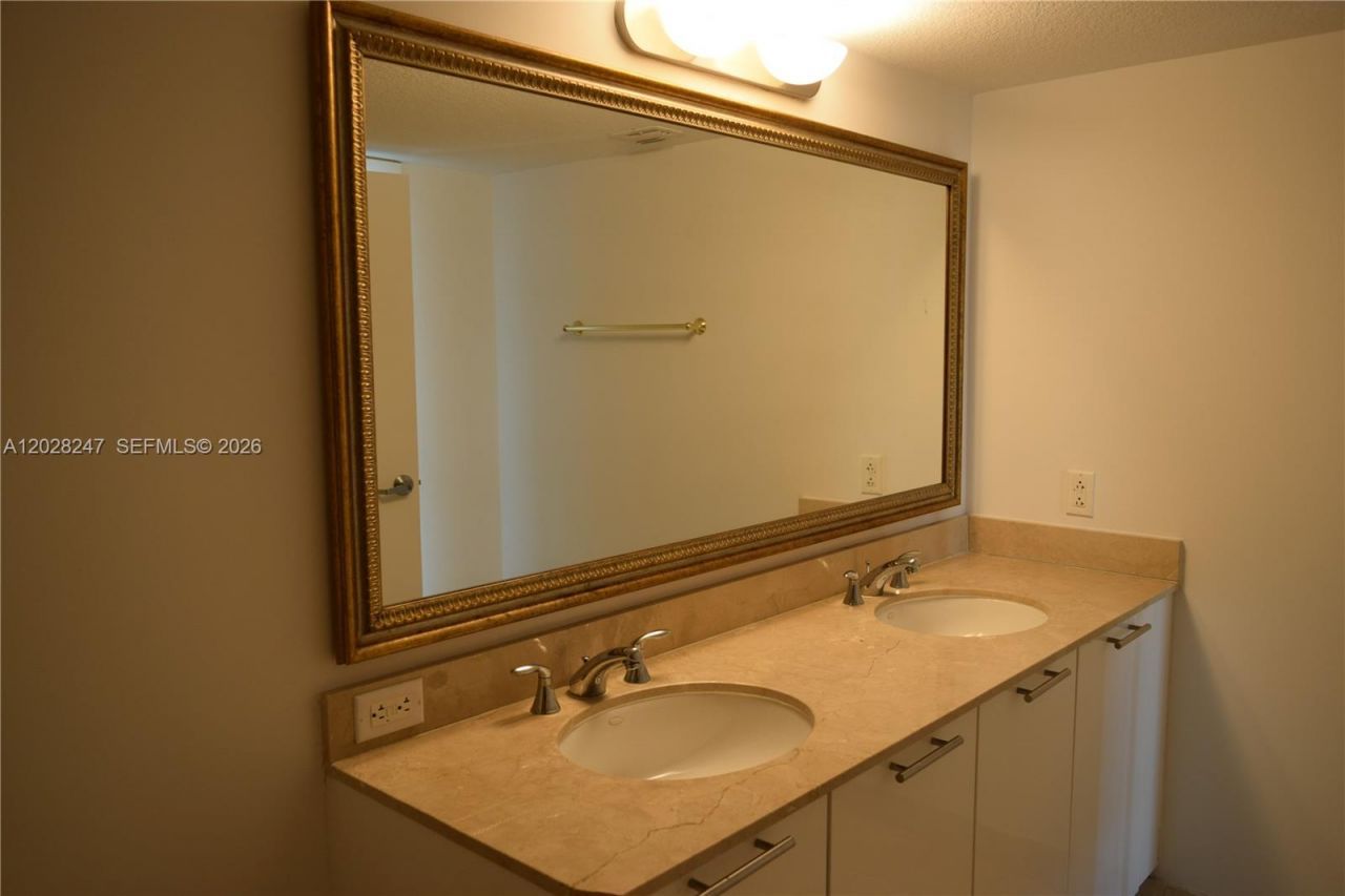1800 N Bayshore Dr, Unit 2310, Miami, FL 33132 Photo