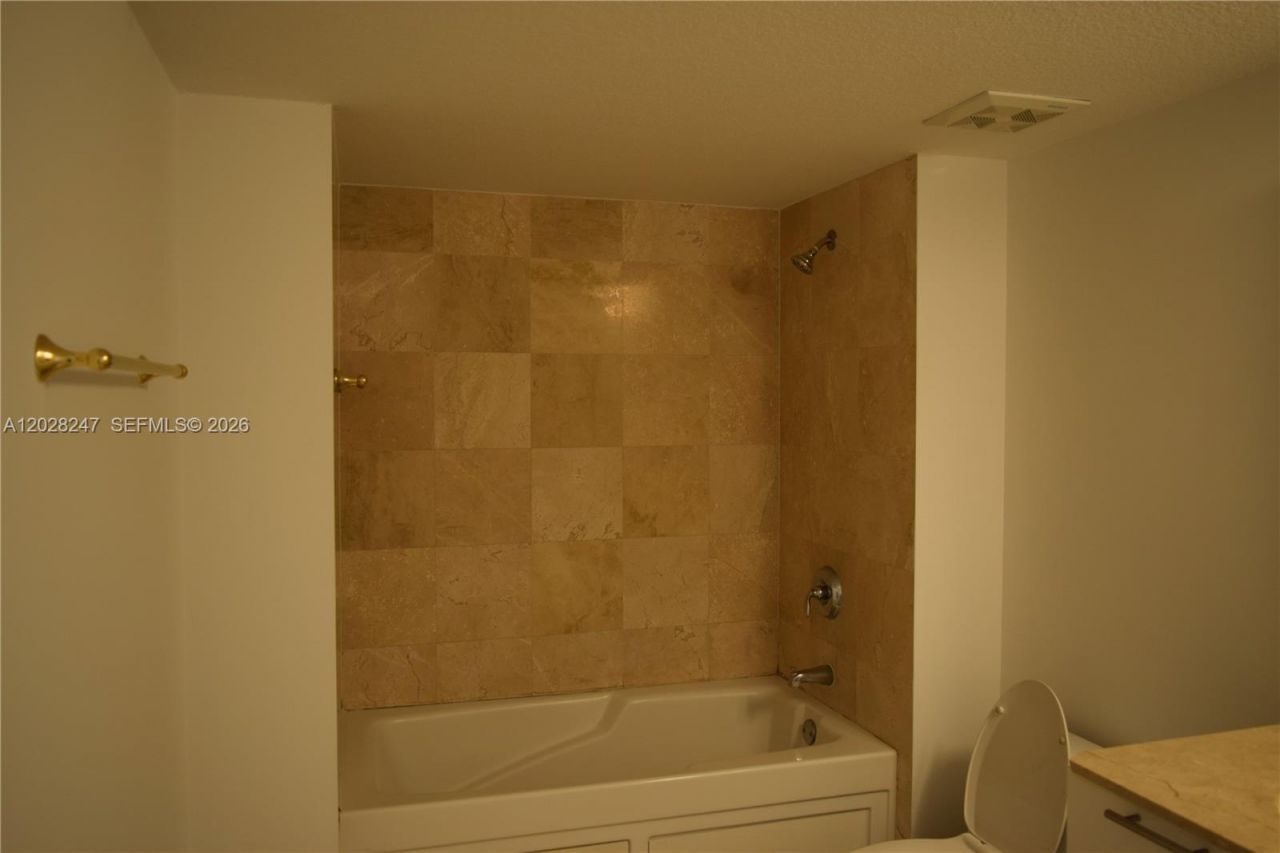 1800 N Bayshore Dr, Unit 2310, Miami, FL 33132 Photo