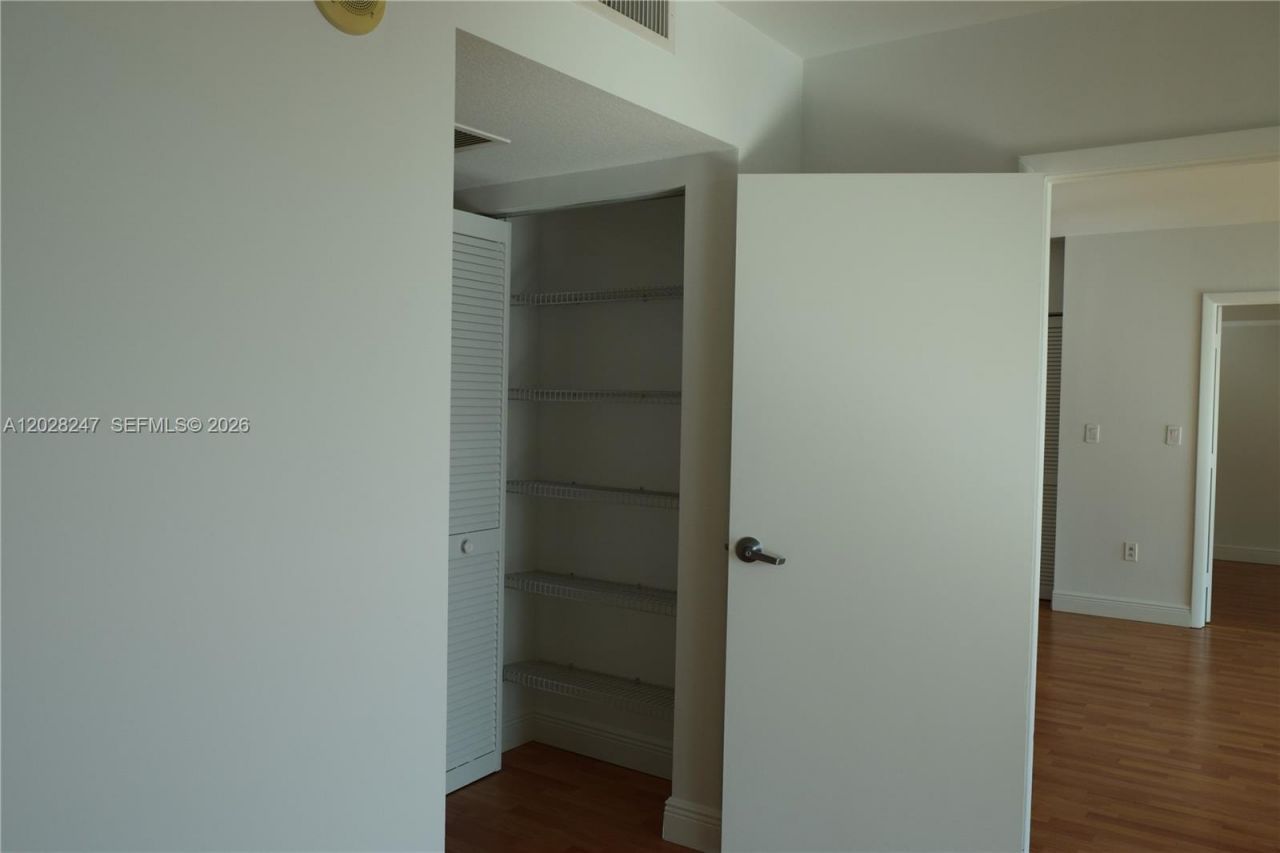 1800 N Bayshore Dr, Unit 2310, Miami, FL 33132 Photo