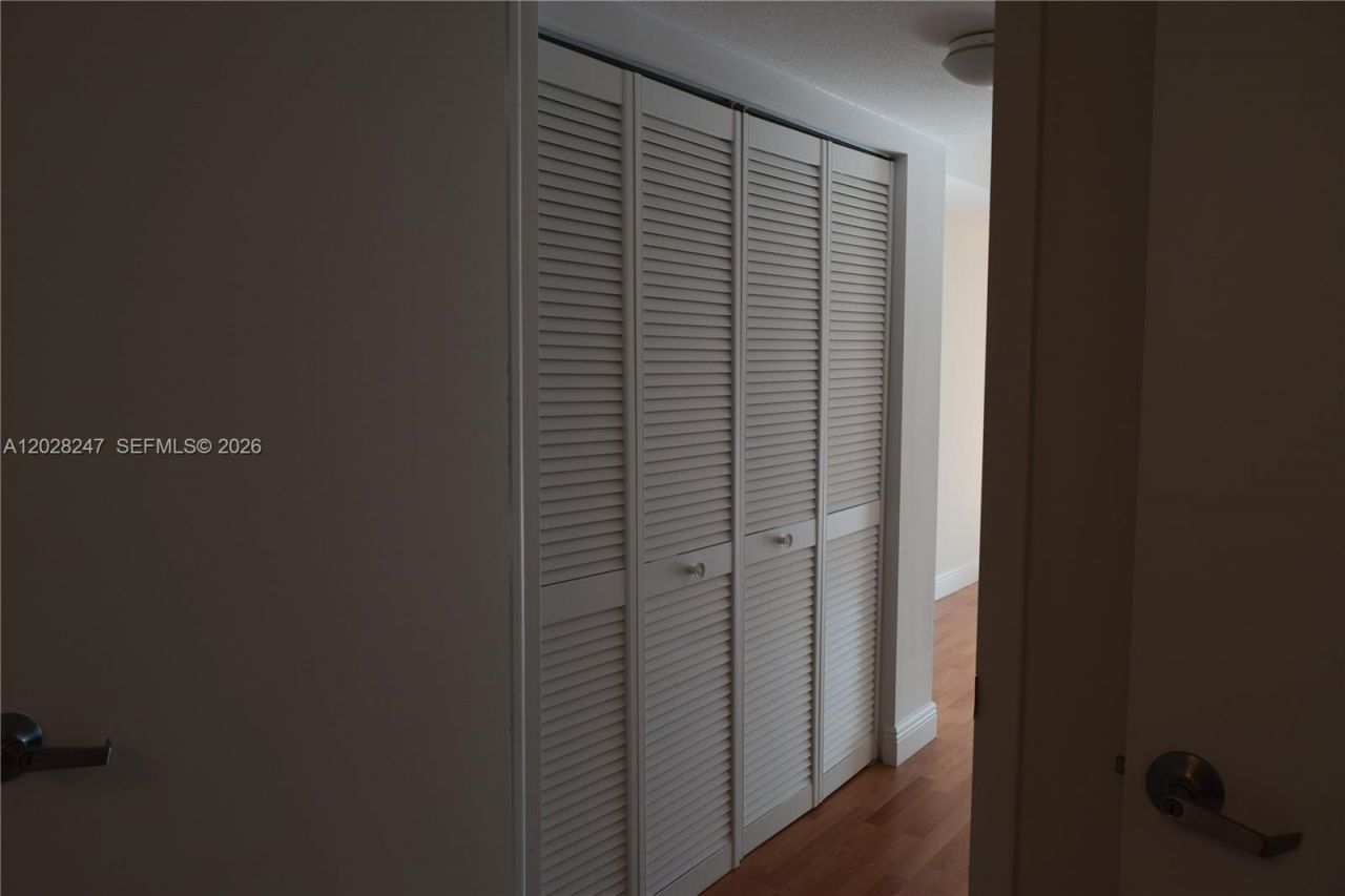 1800 N Bayshore Dr, Unit 2310, Miami, FL 33132 Photo