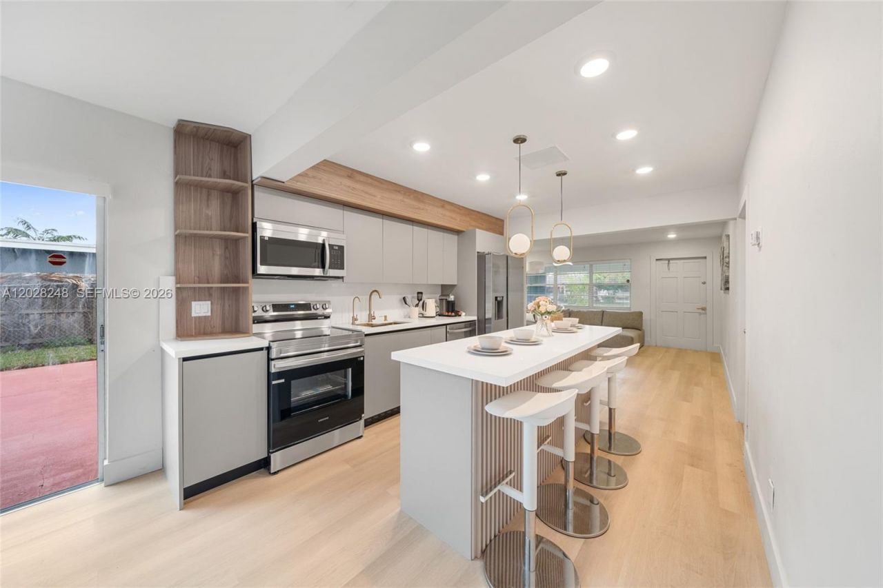331 NE 42nd Ct , Oakland Park, FL 33334 Photo
