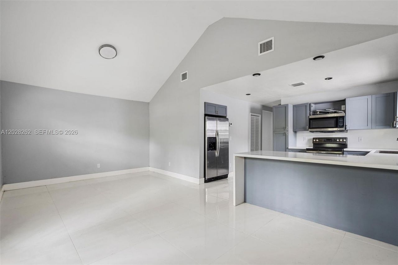 352 NW 41st St , Miami, FL 33127 Photo