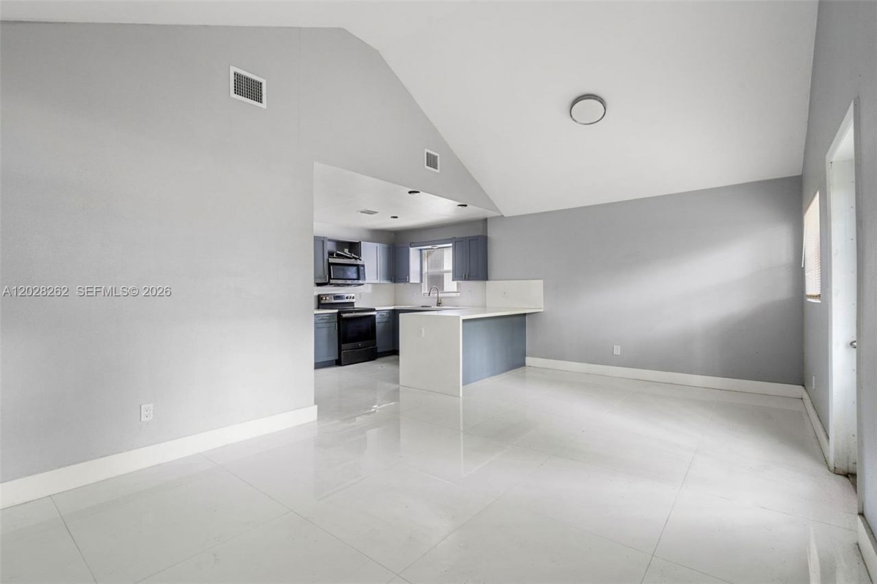 352 NW 41st St , Miami, FL 33127 Photo