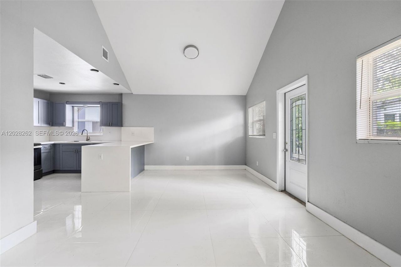 352 NW 41st St , Miami, FL 33127 Photo