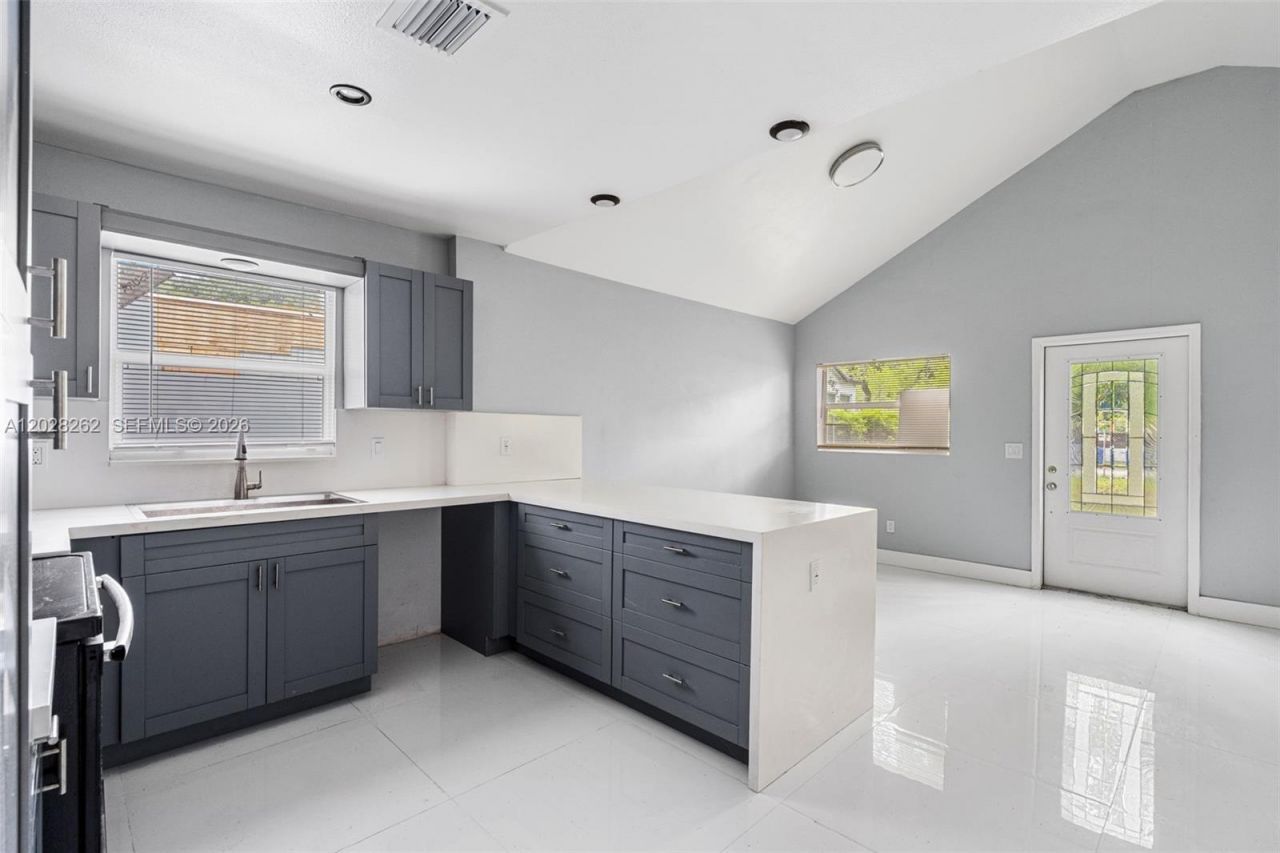 352 NW 41st St , Miami, FL 33127 Photo