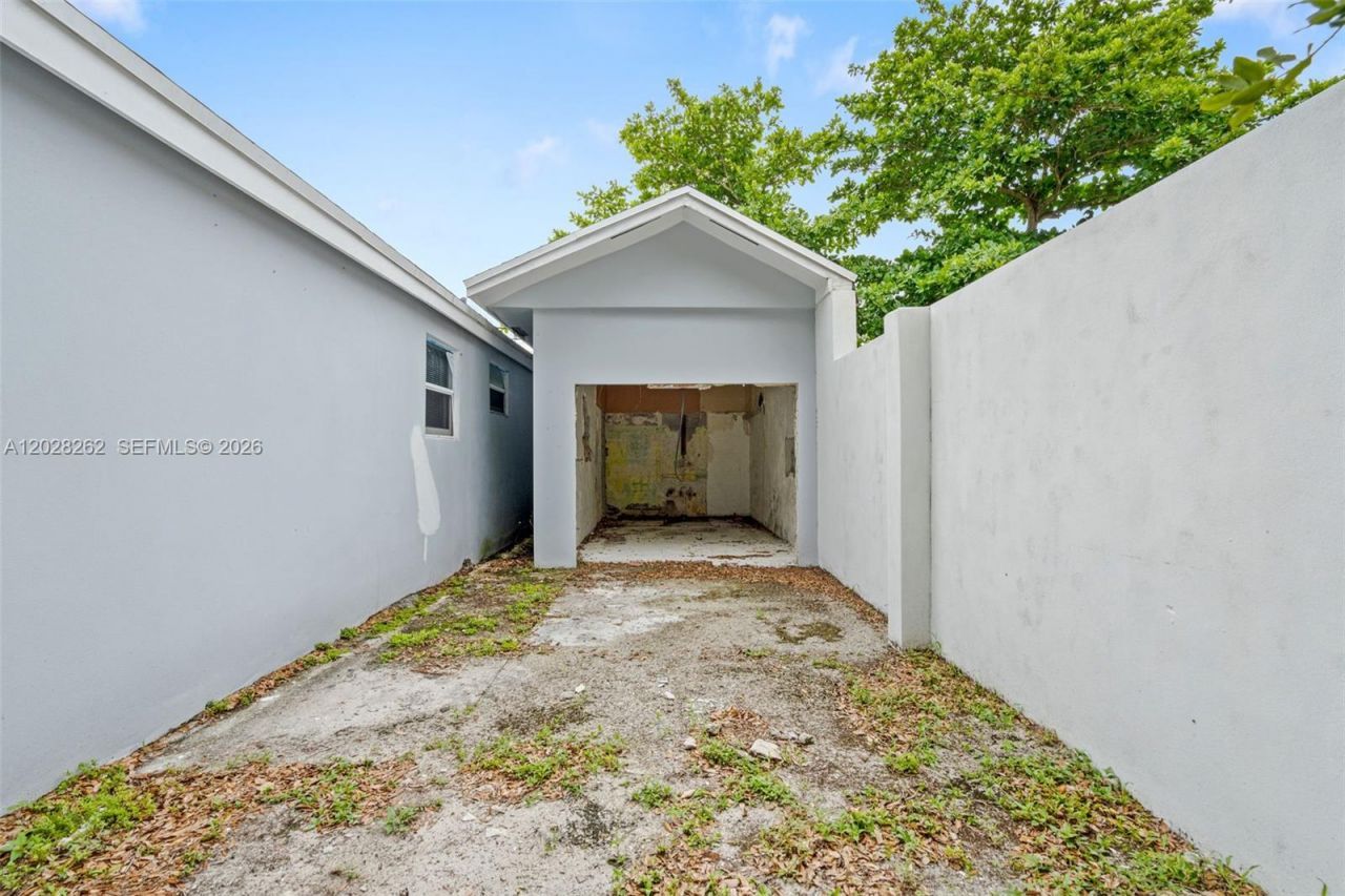 352 NW 41st St , Miami, FL 33127 Photo