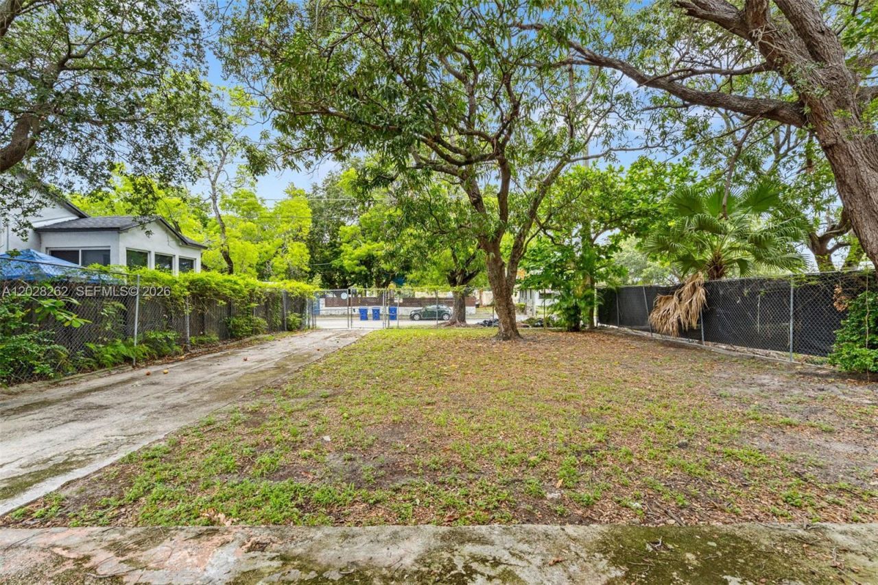 352 NW 41st St , Miami, FL 33127 Photo