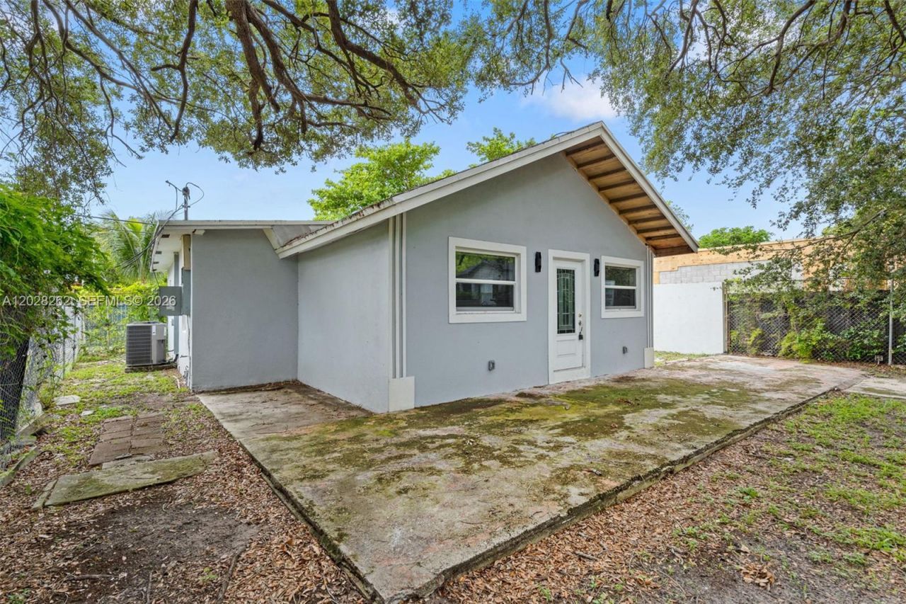 352 NW 41st St , Miami, FL 33127 Photo