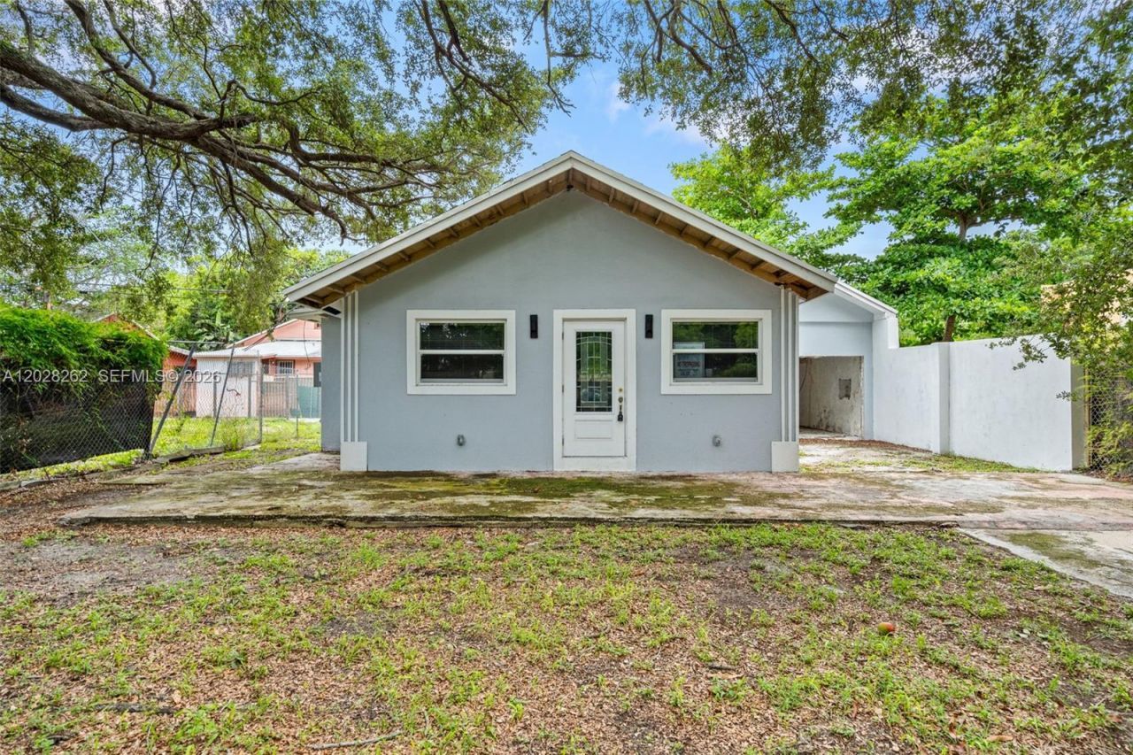 352 NW 41st St , Miami, FL 33127 Photo