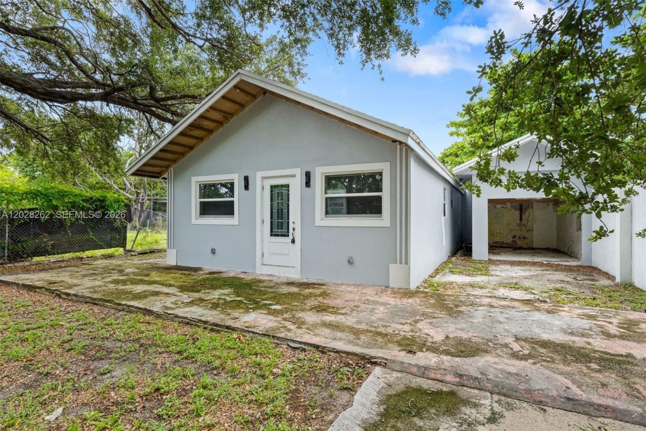 352 NW 41st St , Miami, FL 33127 Photo