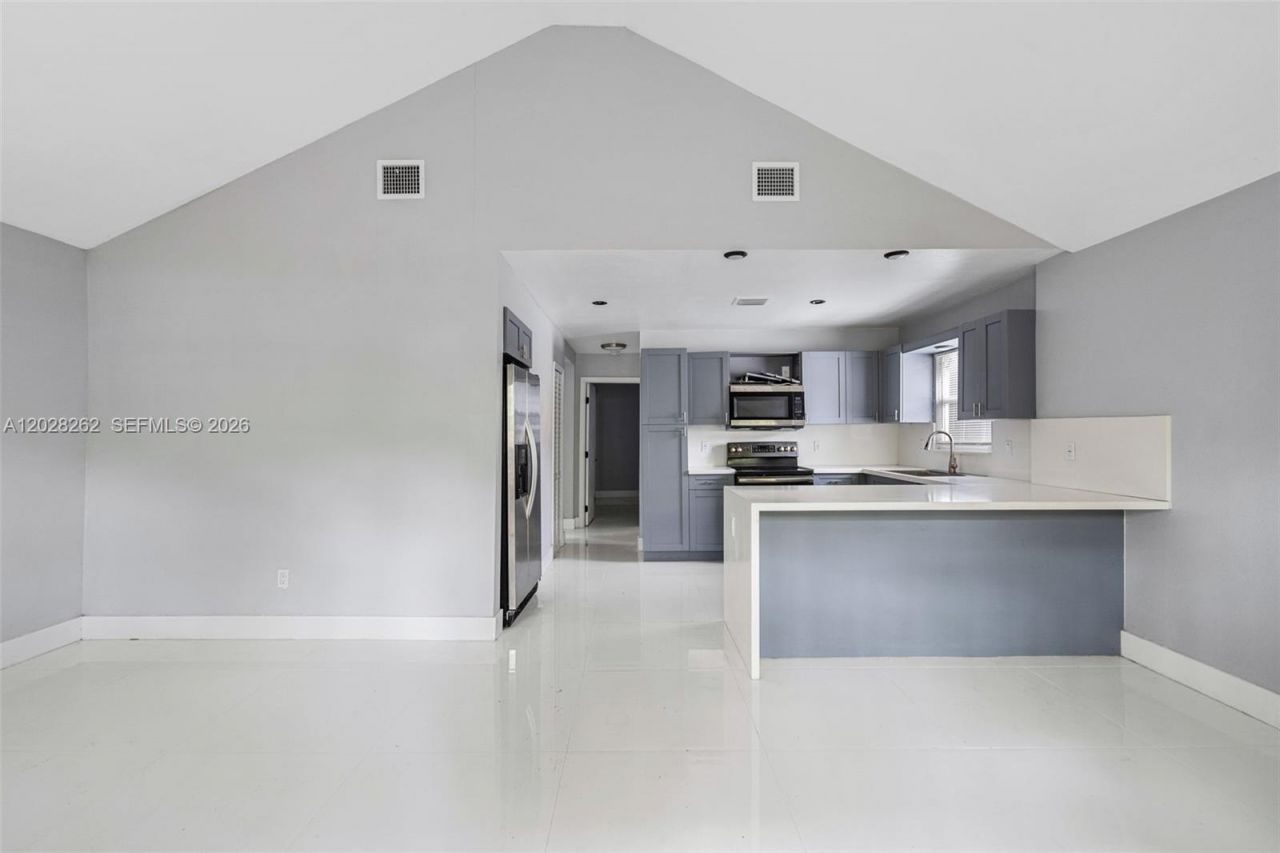 352 NW 41st St , Miami, FL 33127 Photo