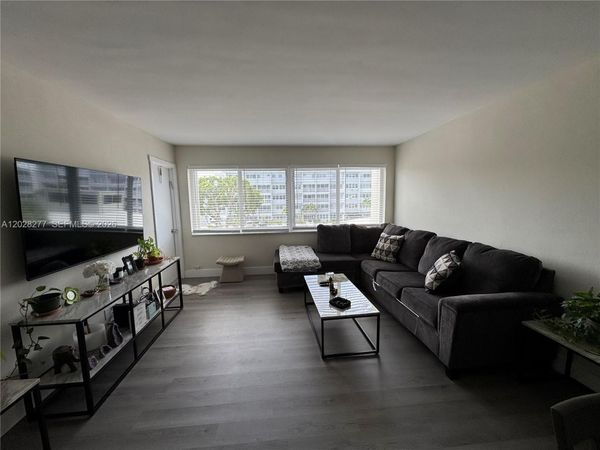 330 SE 2nd St, Unit 303H, Hallandale Beach, FL 33009