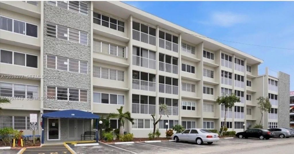 330 SE 2nd St, Unit 303H, Hallandale Beach, FL 33009 Photo