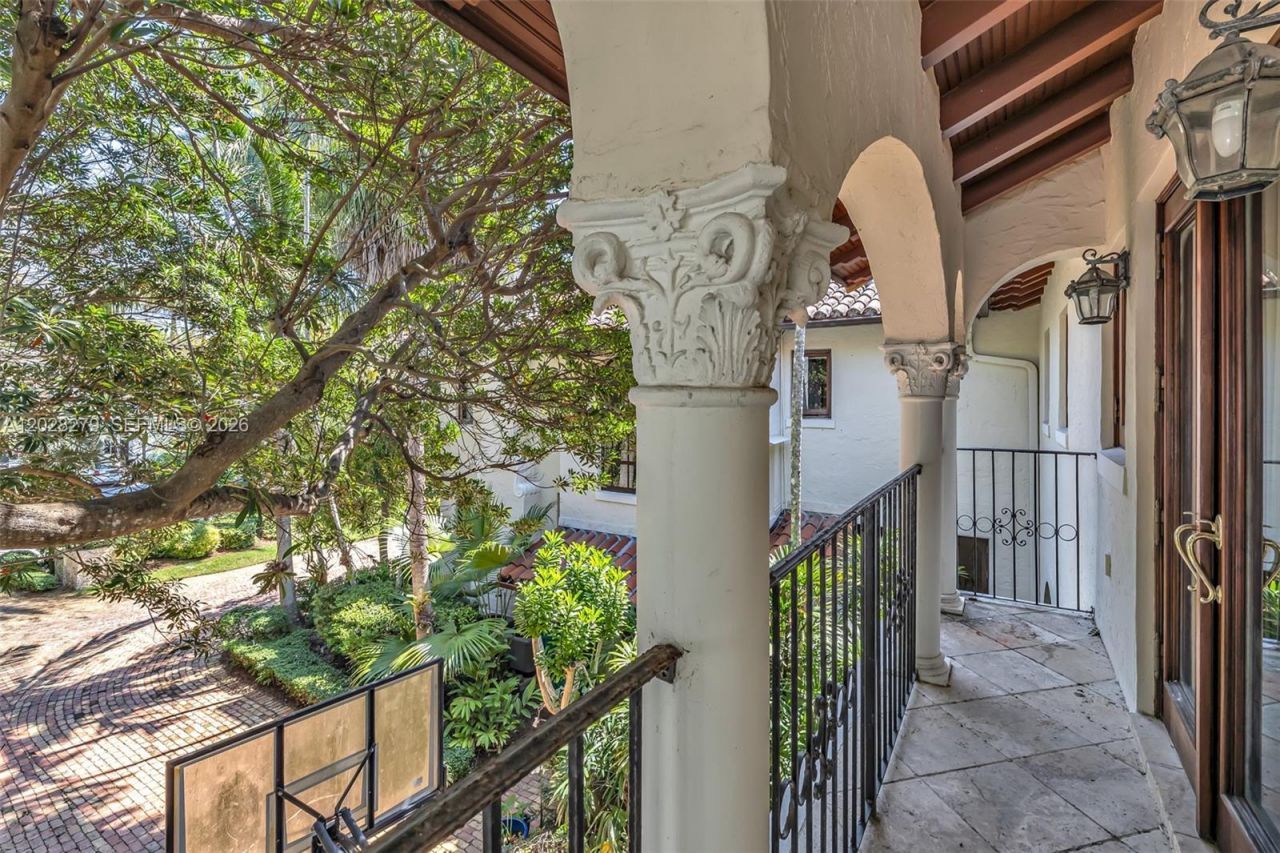 3462 N Moorings Way , Miami, FL 33133 Photo
