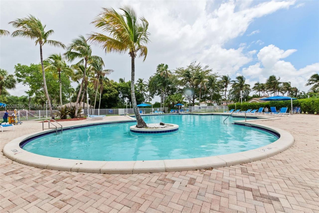 1303 NW 167 Ave, Unit 1303, Pembroke Pines, FL 33028 Photo