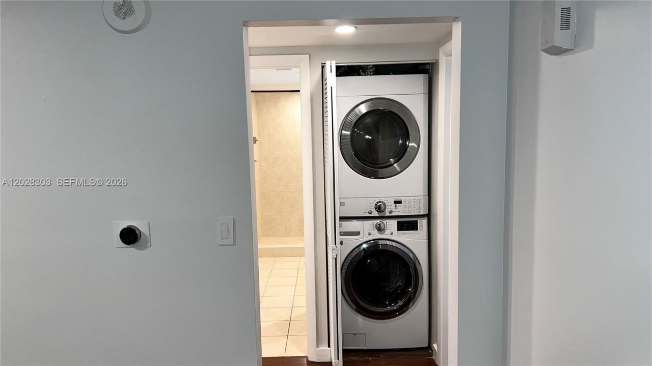 31 SE 5th St , Unit 411, Miami, FL 33131 Photo