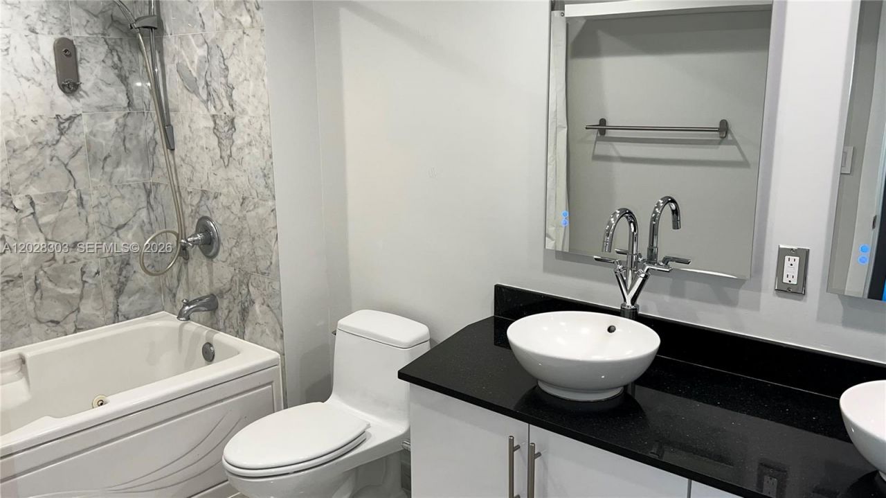 31 SE 5th St , Unit 411, Miami, FL 33131 Photo