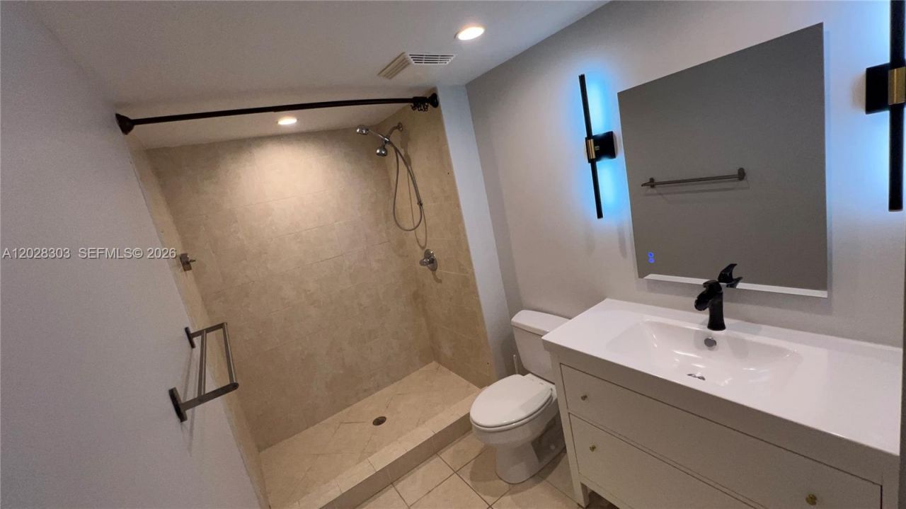 31 SE 5th St , Unit 411, Miami, FL 33131 Photo