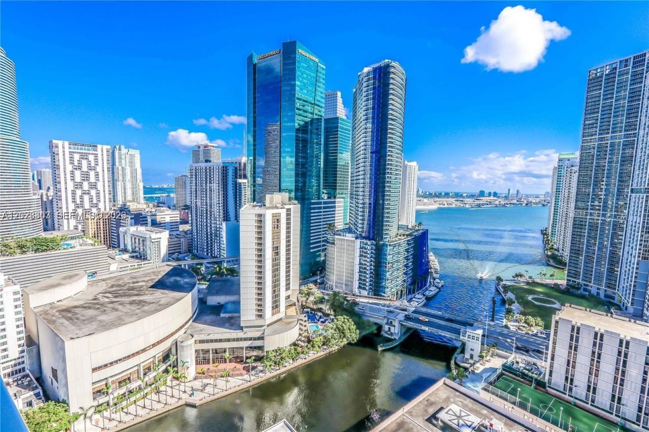 31 SE 5th St , Unit 411, Miami, FL 33131 Photo