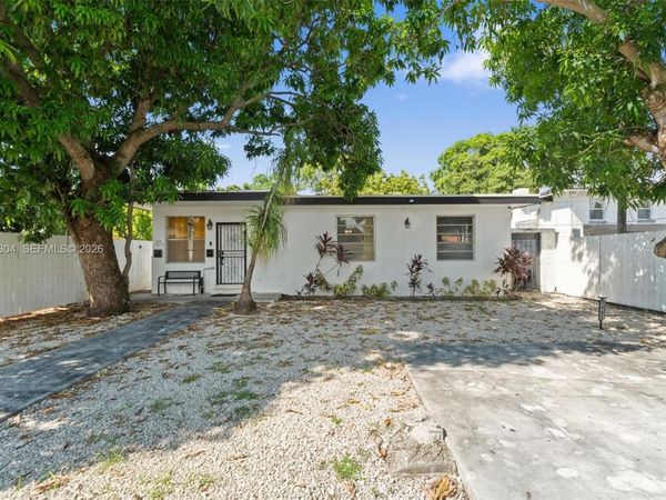 2453 SW 17th St , Miami, FL 33145
