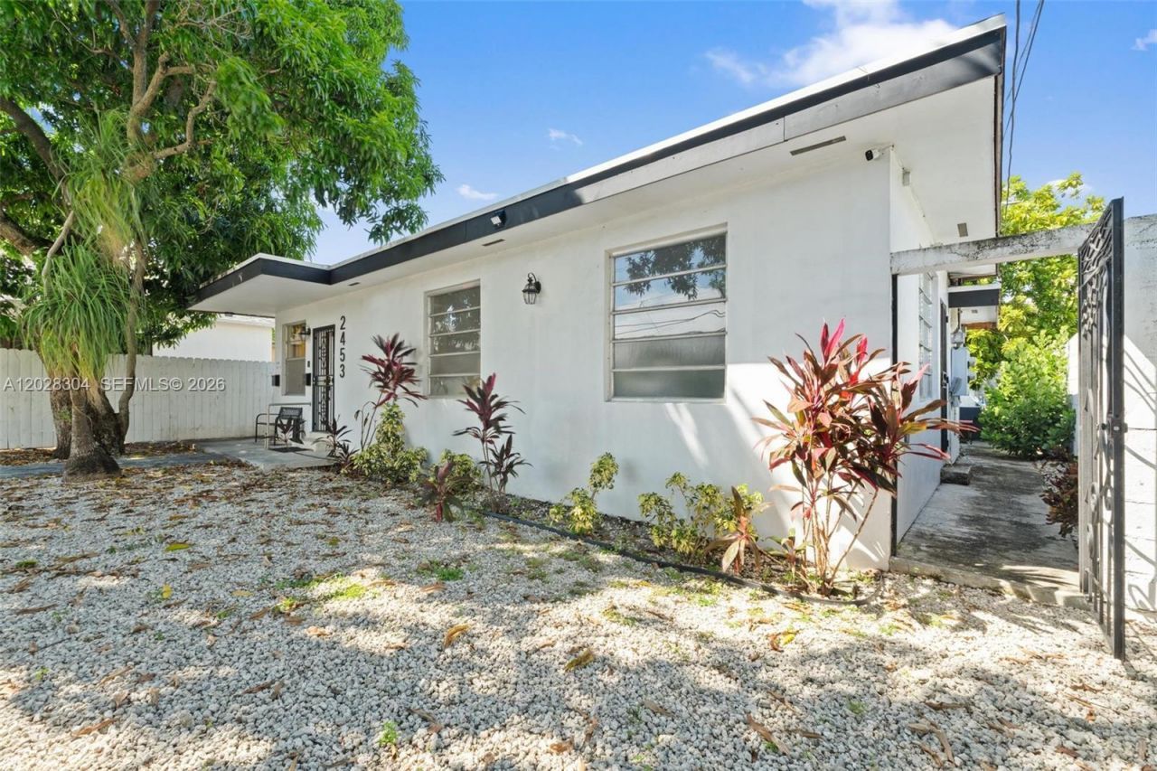 2453 SW 17th St , Miami, FL 33145 Photo