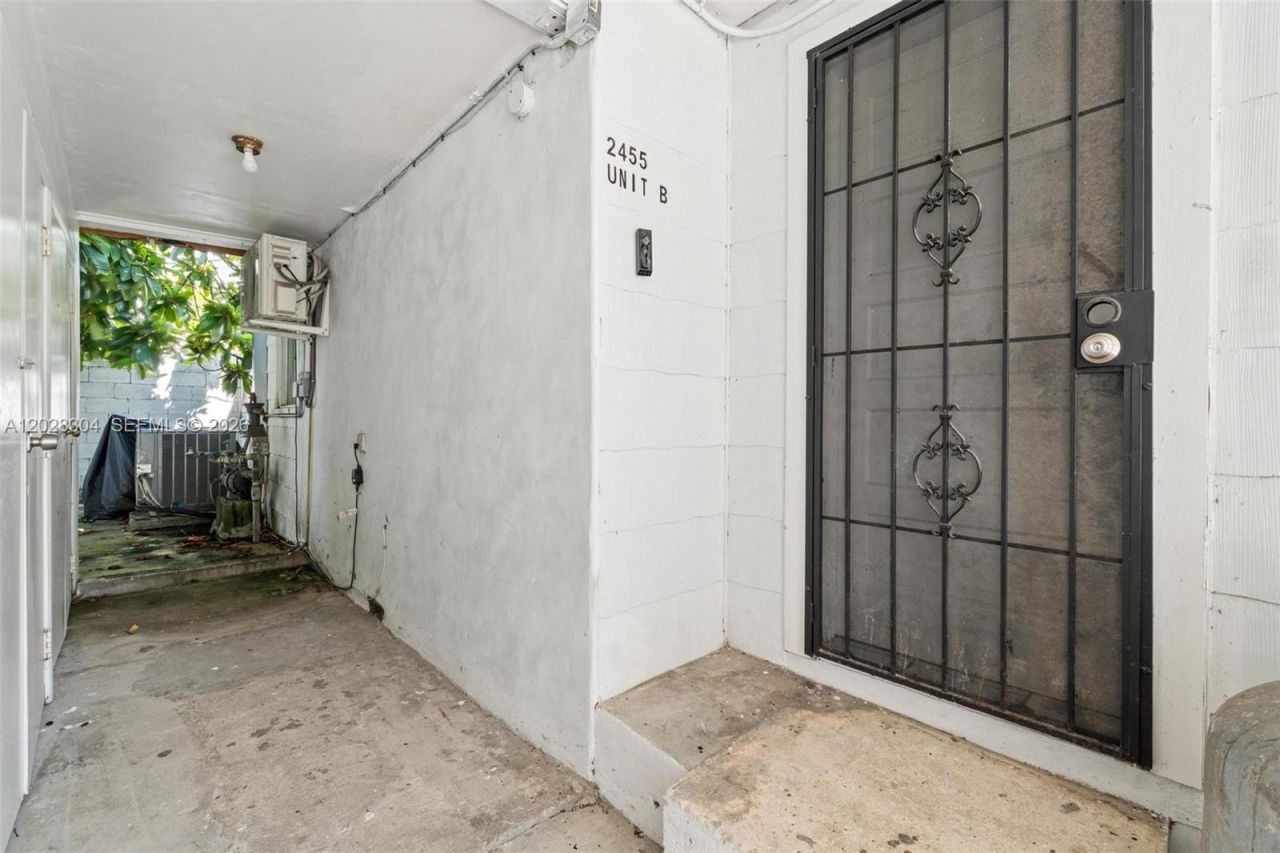 2453 SW 17th St , Miami, FL 33145 Photo