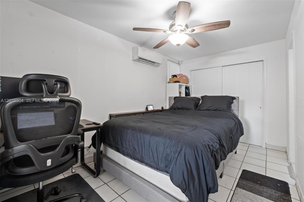 2453 SW 17th St , Miami, FL 33145 Photo
