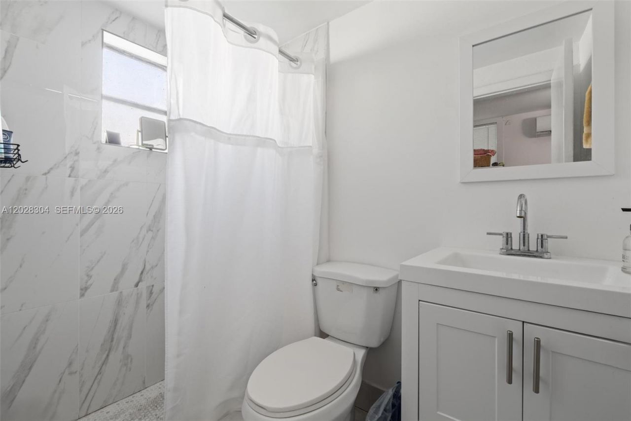 2453 SW 17th St , Miami, FL 33145 Photo