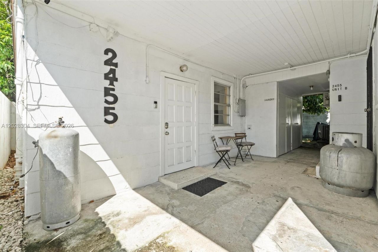 2453 SW 17th St , Miami, FL 33145 Photo