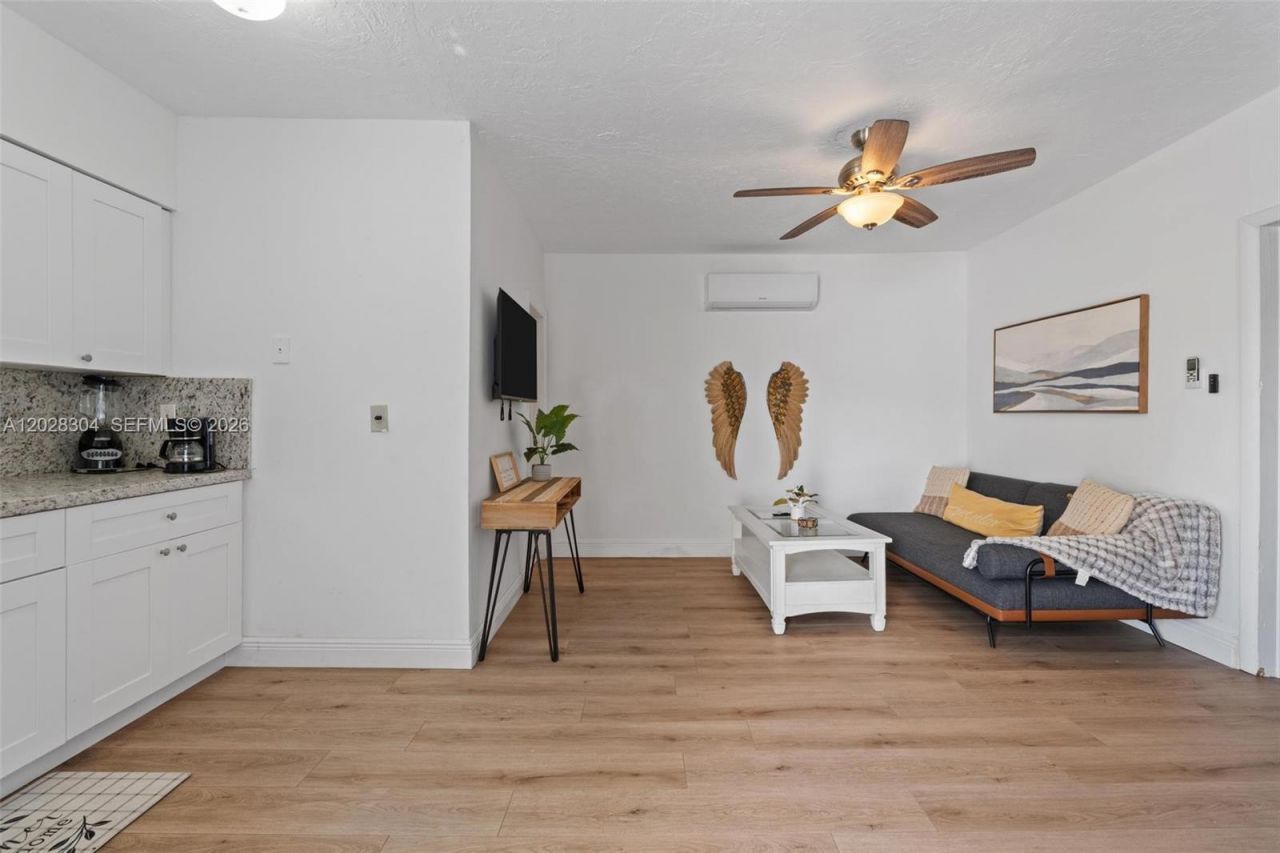 2453 SW 17th St , Miami, FL 33145 Photo