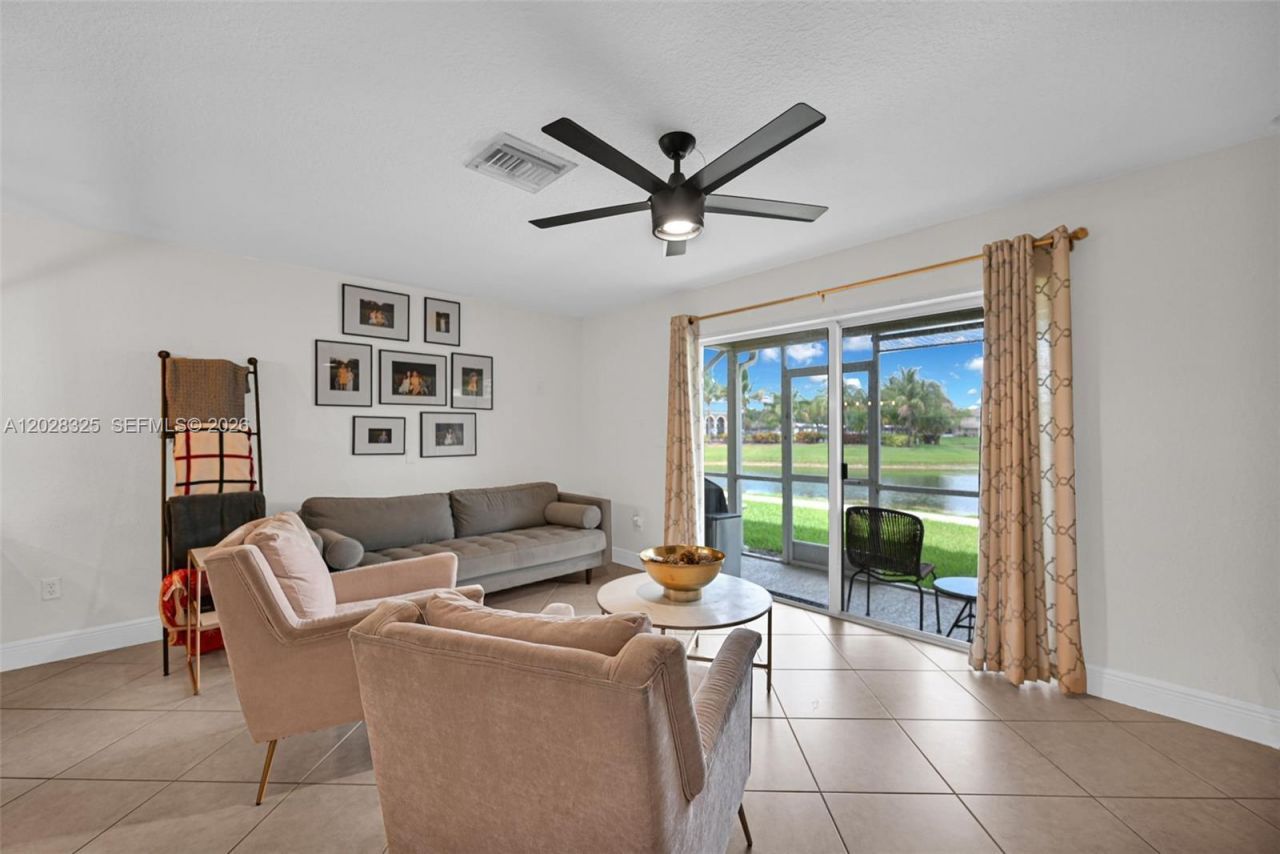 5927 Royal Way, Tamarac, FL 33321 Photo