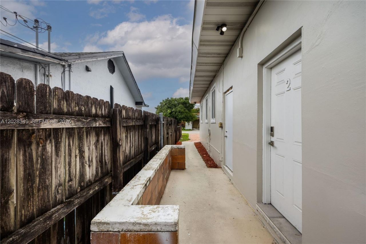 2204 Mckinley St , Unit 2, Hollywood, FL 33020 Photo