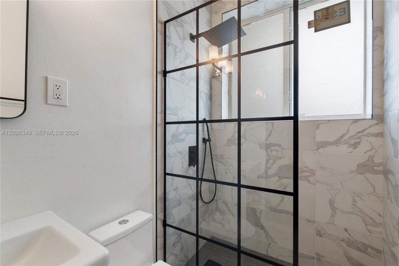 2204 Mckinley St , Unit 2, Hollywood, FL 33020 Photo