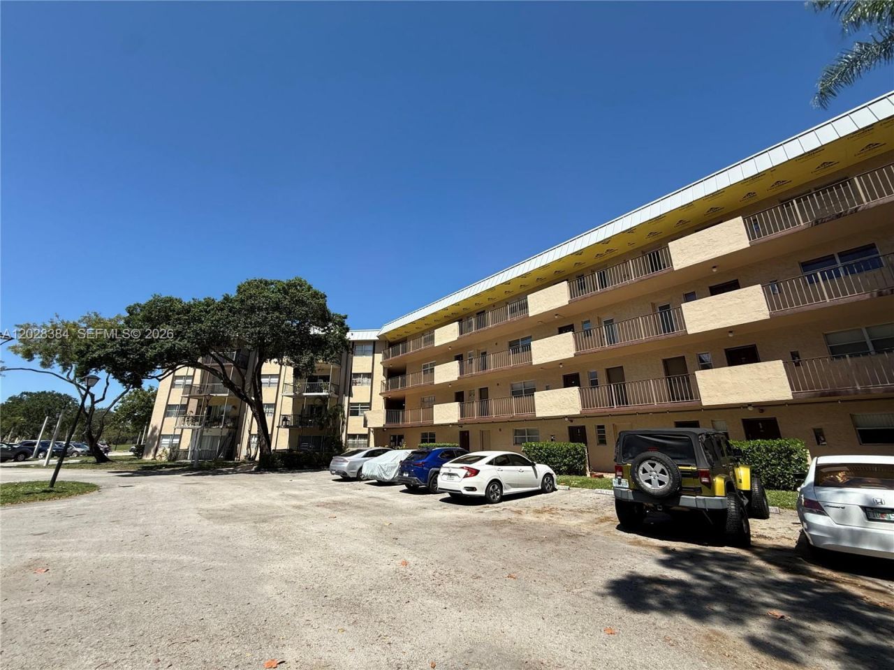 6101 N Falls Cir Dr , Unit 405, Lauderhill, FL 33319 Photo