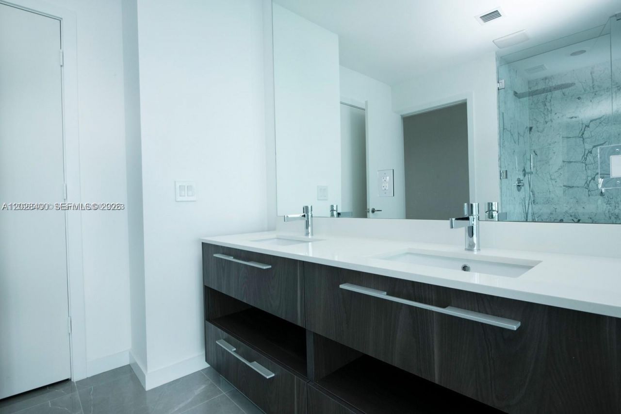 480 NE 31st St , Unit 2406, Miami, FL 33137 Photo