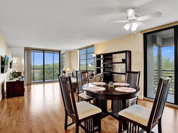 901 Colony Point Cir, Unit 501, Pembroke Pines, FL 33026
