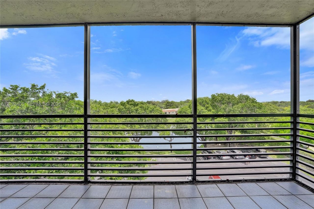 901 Colony Point Cir, Unit 501, Pembroke Pines, FL 33026 Photo