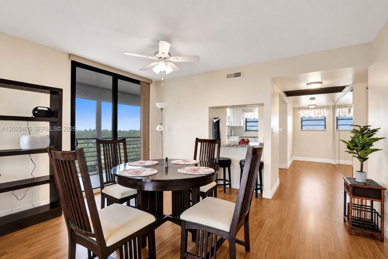 901 Colony Point Cir, Unit 501, Pembroke Pines, FL 33026 Photo