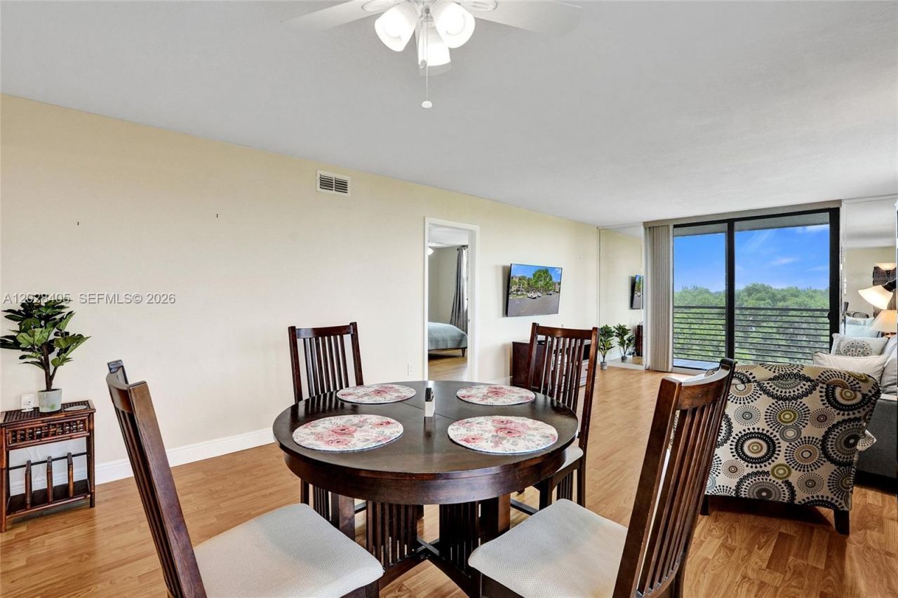 901 Colony Point Cir, Unit 501, Pembroke Pines, FL 33026 Photo