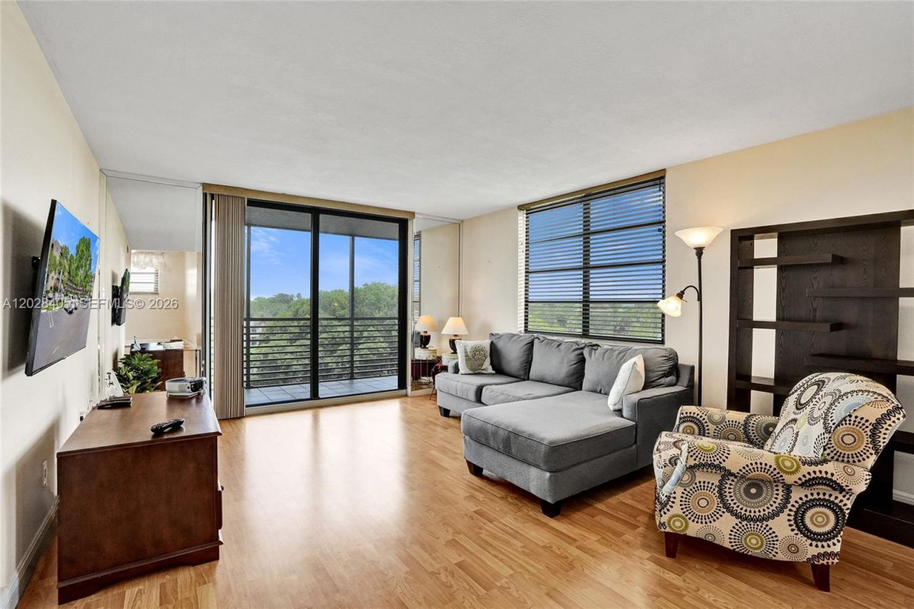 901 Colony Point Cir, Unit 501, Pembroke Pines, FL 33026 Photo