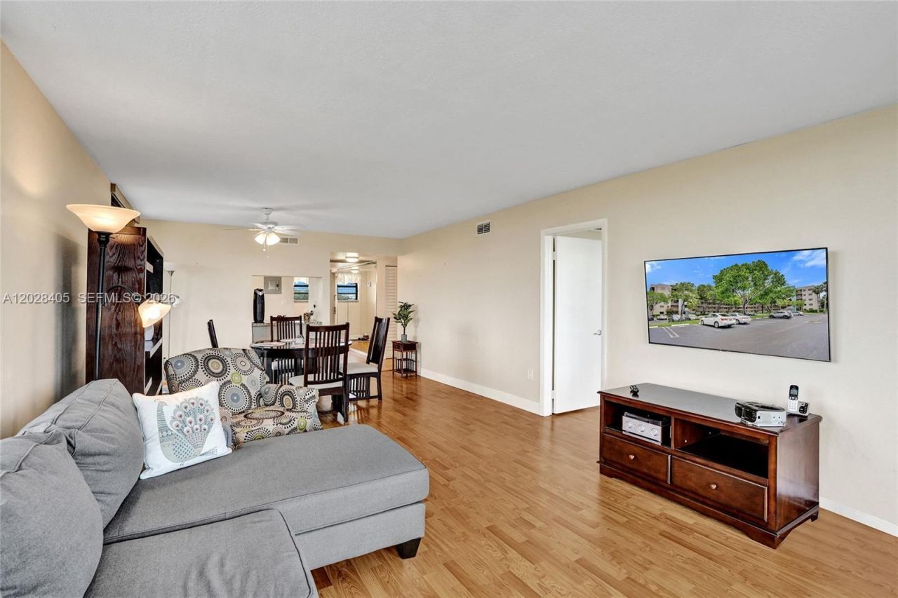 901 Colony Point Cir, Unit 501, Pembroke Pines, FL 33026 Photo