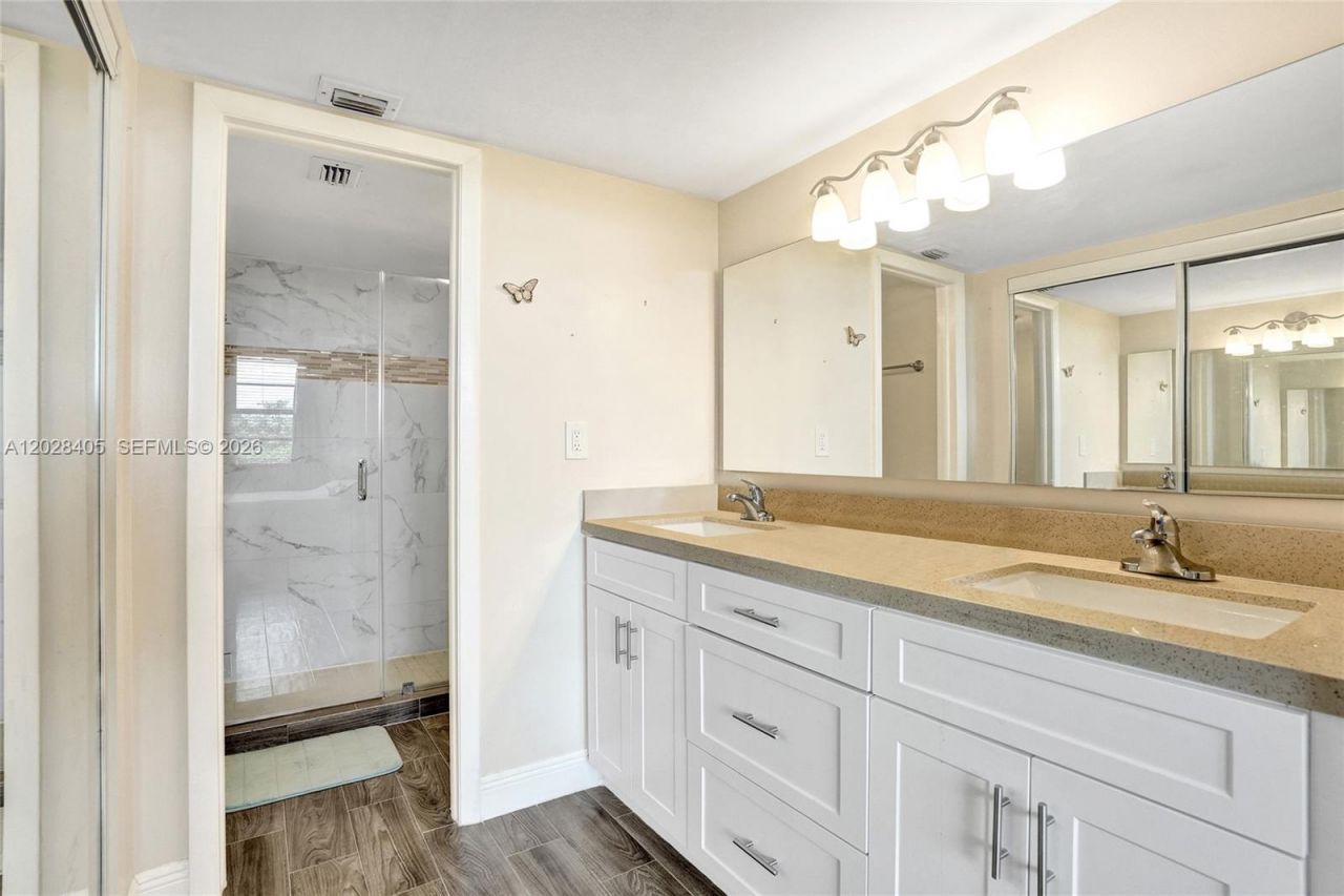 901 Colony Point Cir, Unit 501, Pembroke Pines, FL 33026 Photo
