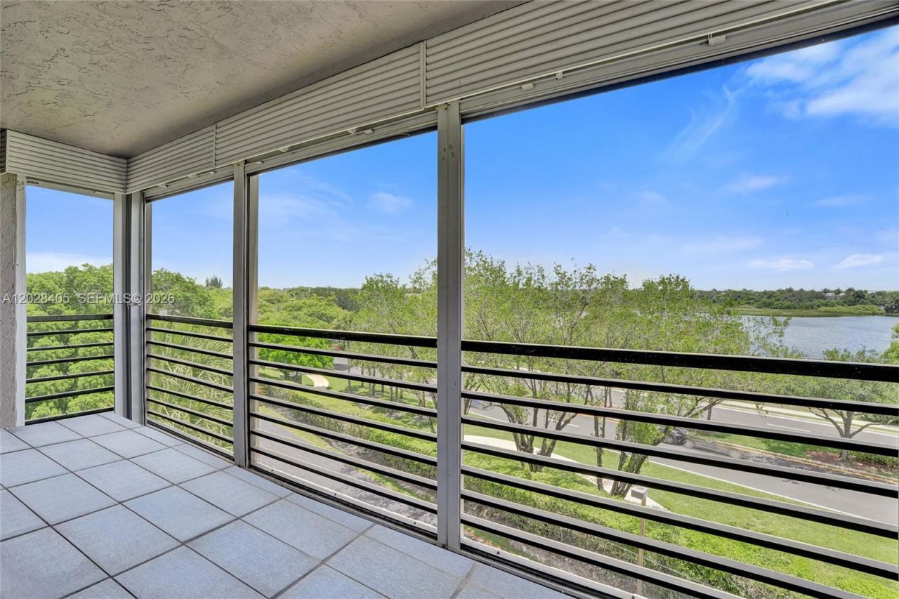 901 Colony Point Cir, Unit 501, Pembroke Pines, FL 33026 Photo