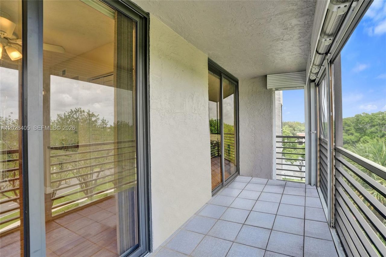 901 Colony Point Cir, Unit 501, Pembroke Pines, FL 33026 Photo