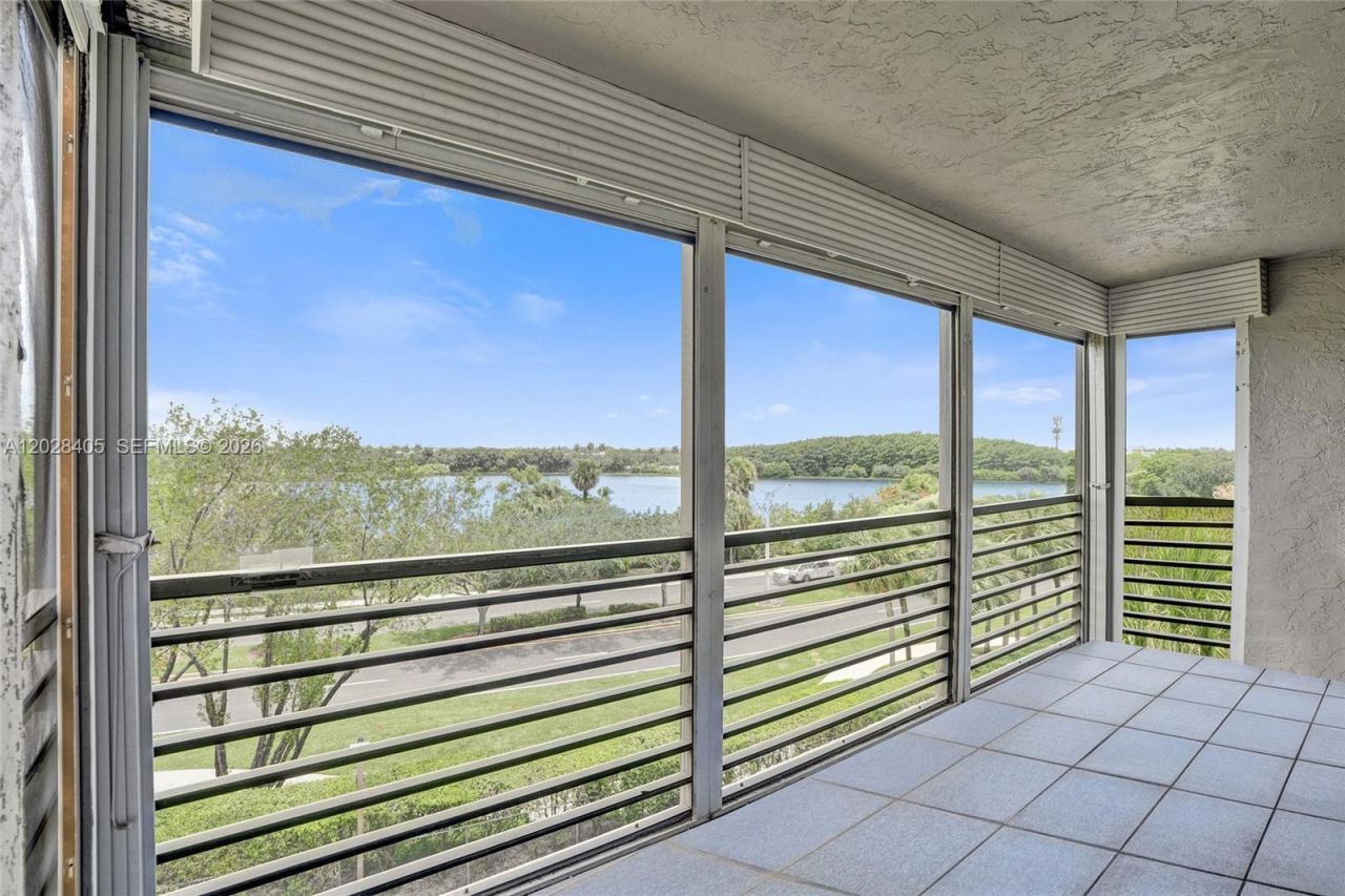 901 Colony Point Cir, Unit 501, Pembroke Pines, FL 33026 Photo