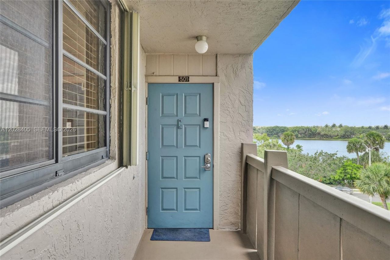 901 Colony Point Cir, Unit 501, Pembroke Pines, FL 33026 Photo