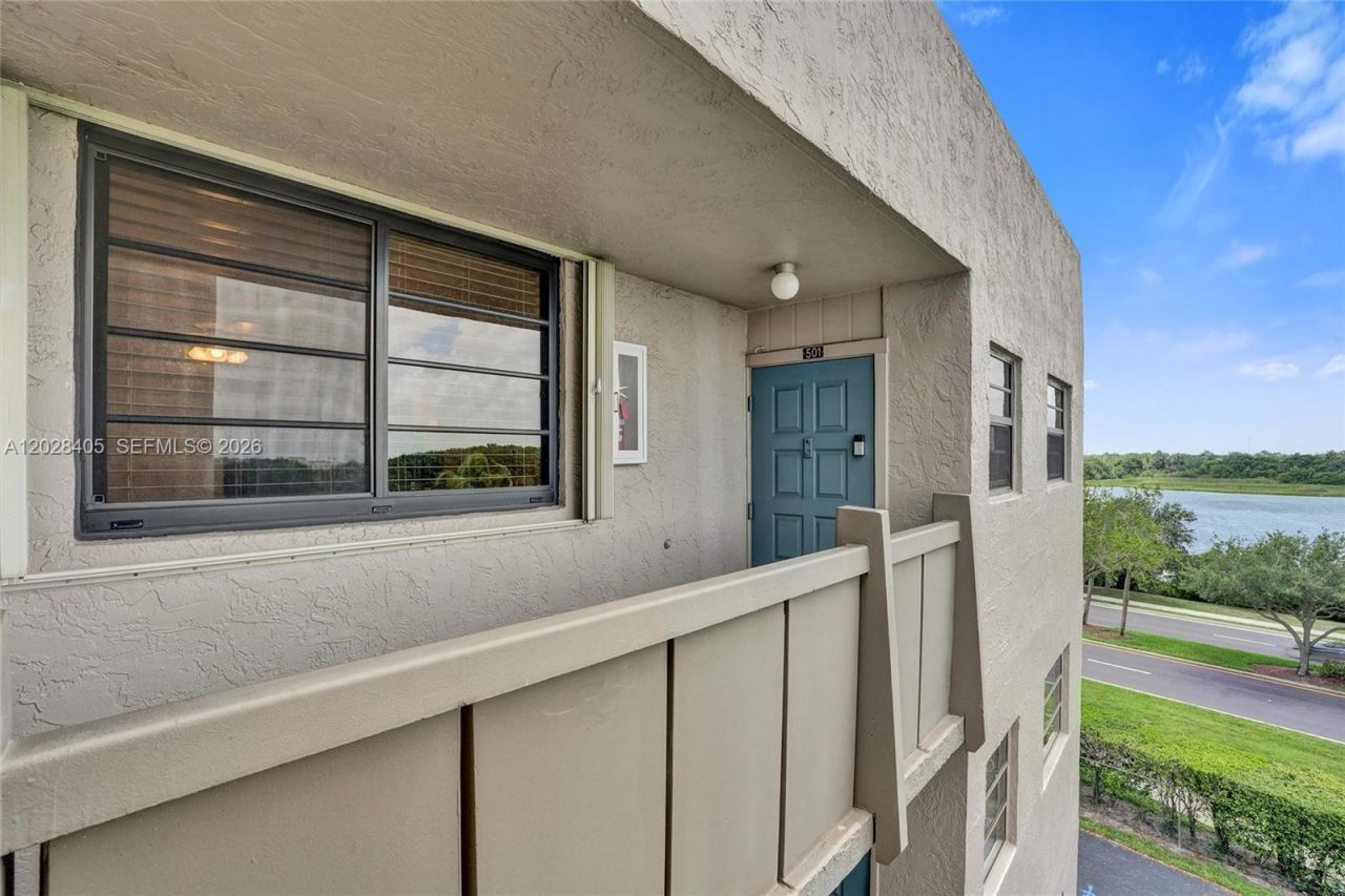 901 Colony Point Cir, Unit 501, Pembroke Pines, FL 33026 Photo